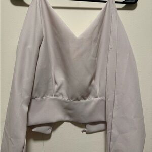 Cute, slit long sleeve crop top. Just didn’t look right on me. ☺️